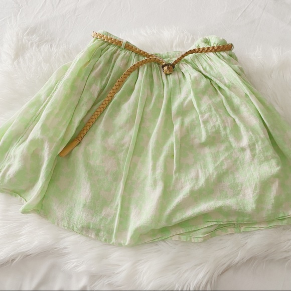 Green & Cream • Floral Print Skirt • PRICE FIRM - Picture 3 of 8